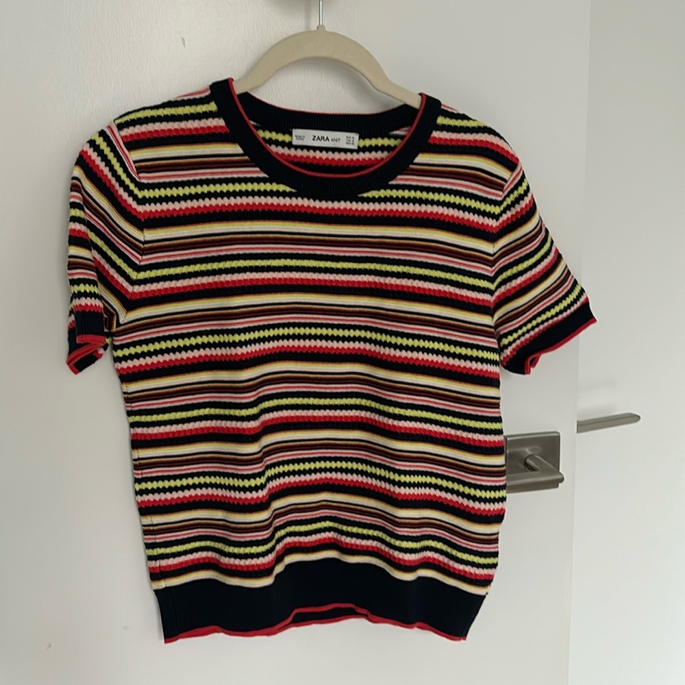 Zara Women’s Short Sleeve sweater top